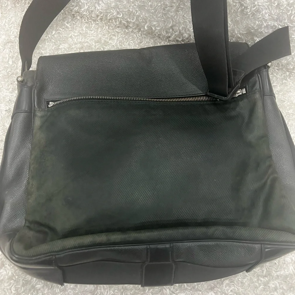 Louis Vuitton Viktor Messenger Bag Taiga